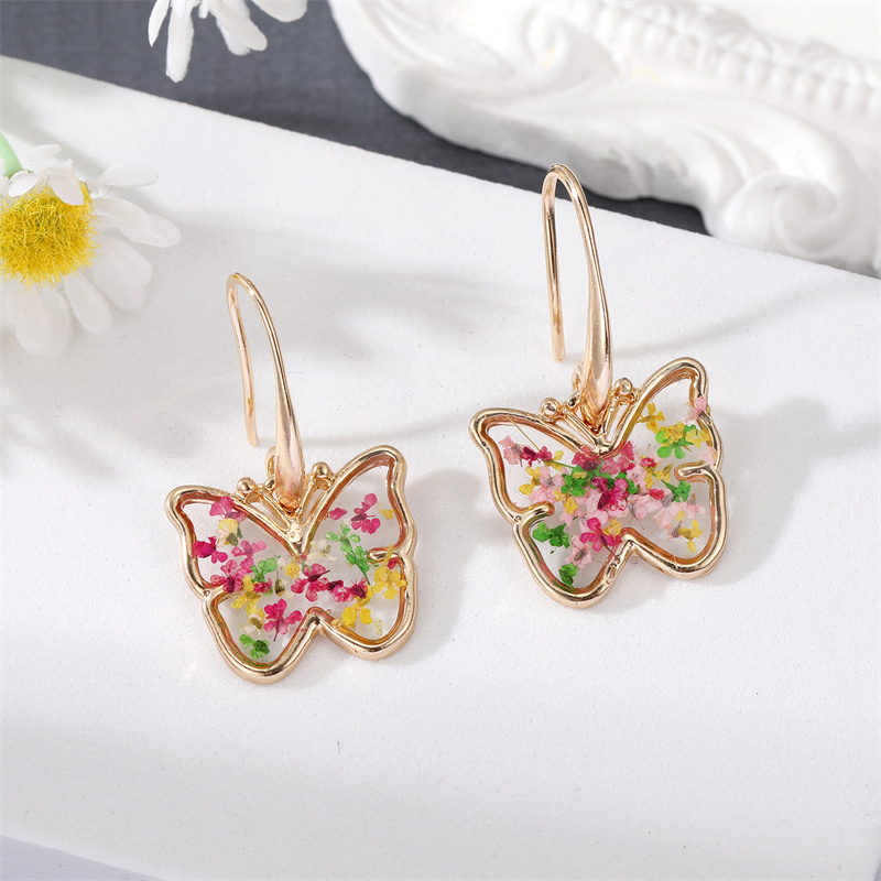 New Style Transparent Heart Butterfly Dried Flower Geometric Pendant Earrings display picture 3