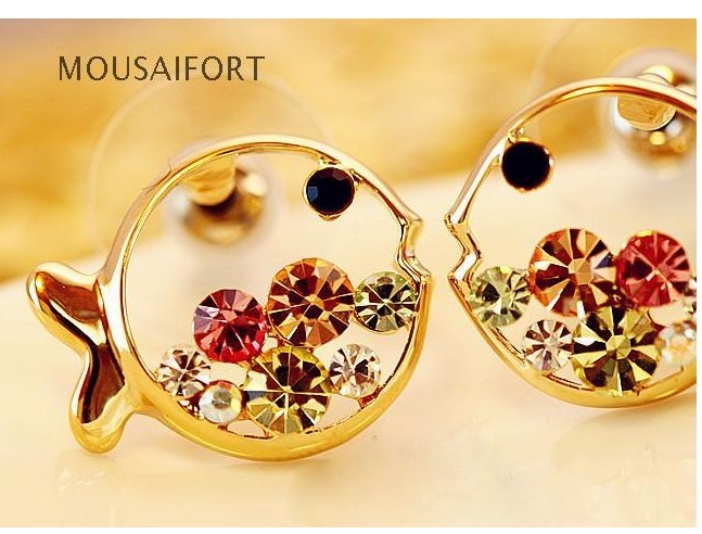 Fashion Cute Clownfish Animal Hollow Jeweled Small Fish Colorful Crystals Stud Earrings display picture 1