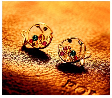 Fashion Cute Clownfish Animal Hollow Jeweled Small Fish Colorful Crystals Stud Earrings display picture 3
