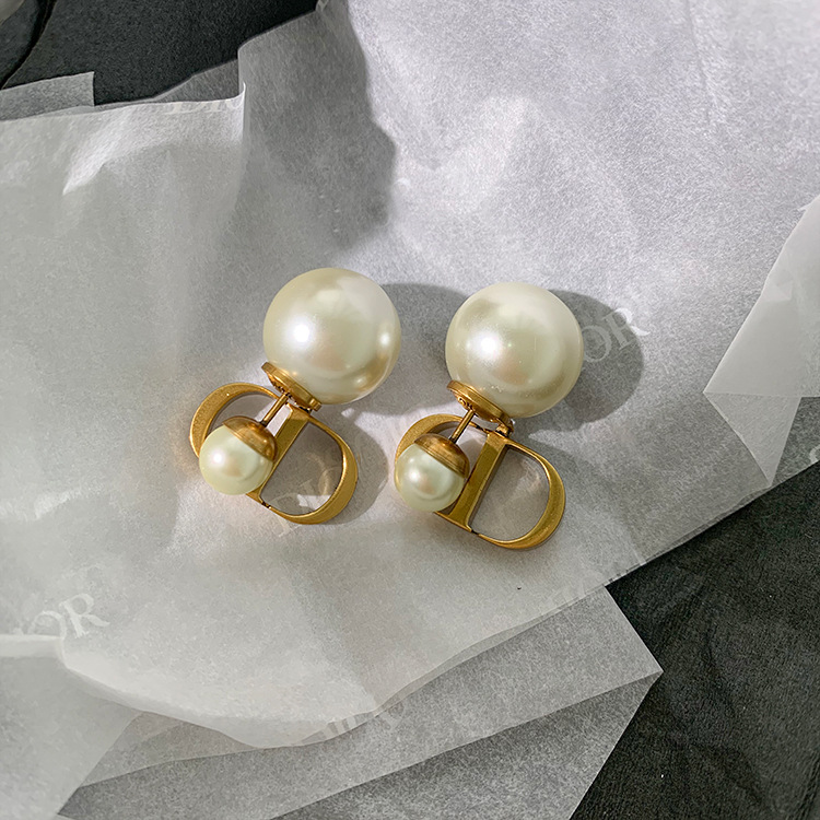 Women's Fashion Geometric Letter Silver Plated Earrings Plating Silver Plated Artificial Pearl Stud Earrings display picture 4