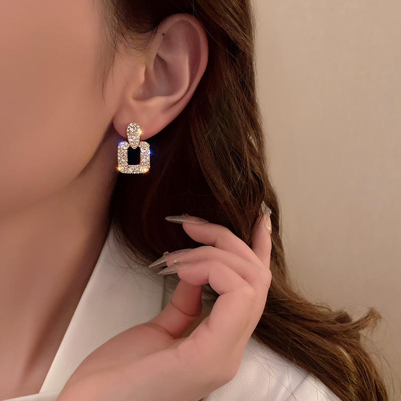 Elegant Alloy Geometric Earrings Shopping Inlay Rhinestones Drop Earrings As Picture display picture 7