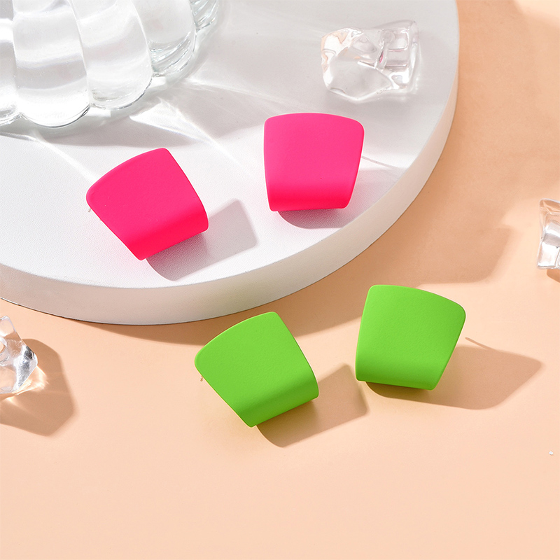 New Fashion Irregular Solid Color Geometric Shape Earrings display picture 1