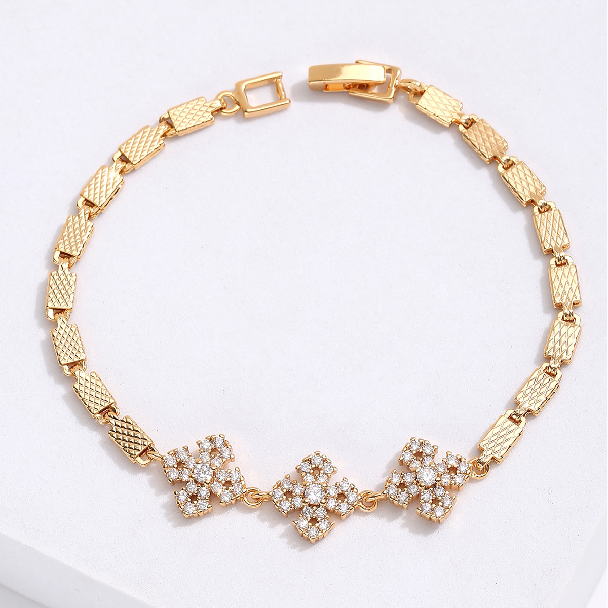 Fashion Creative Simple Flower Electroplated 18k Gold Inlaid Zircon Copper Bracelet display picture 3
