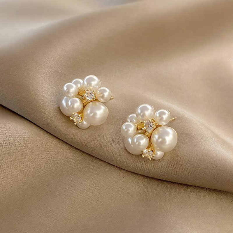 Fashion Pearl Rhinestone Zircon Copper Stud Earrings Women display picture 5