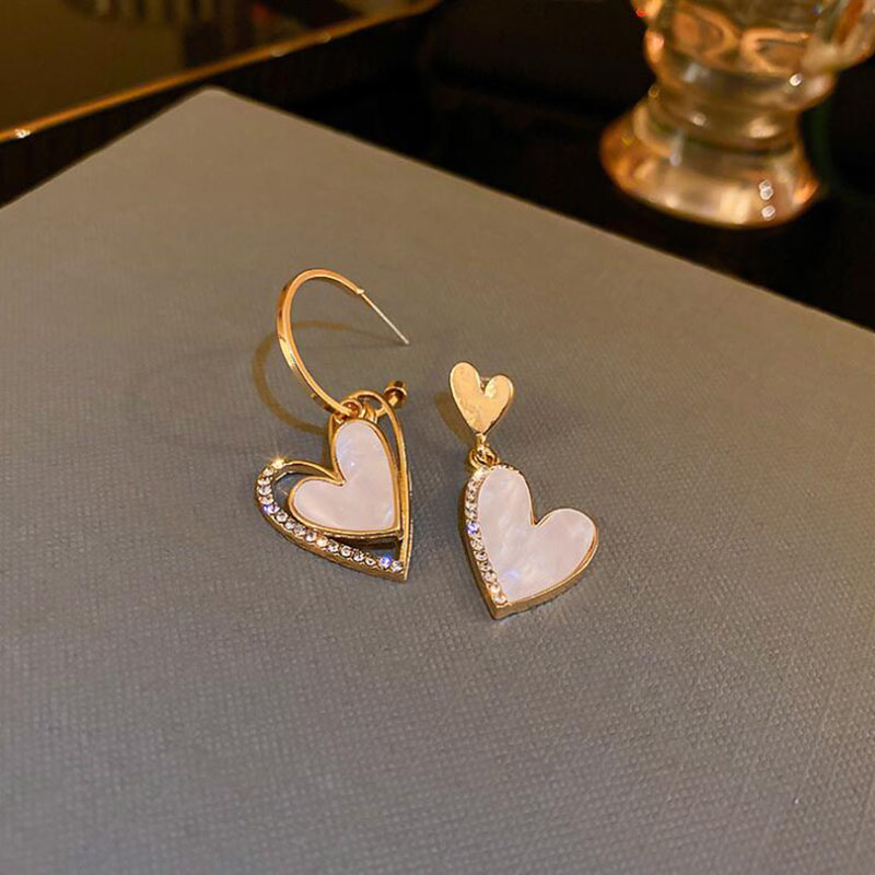 Fashion Cute Heart Shaped Hollow Inlay Rhinestone Asymmetric Earring display picture 4
