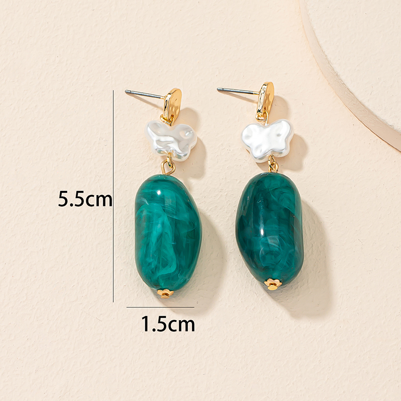 Mode Blanc Irrégulière Papillon Perle Géométrique Vert Acrylique Boucles D'oreilles display picture 3