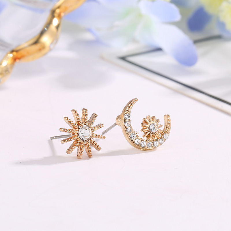 Women's Fashion Star Moon Alloy Ear Studs Plating Diamond Artificial Gemstones Artificial Diamond Stud Earrings display picture 2