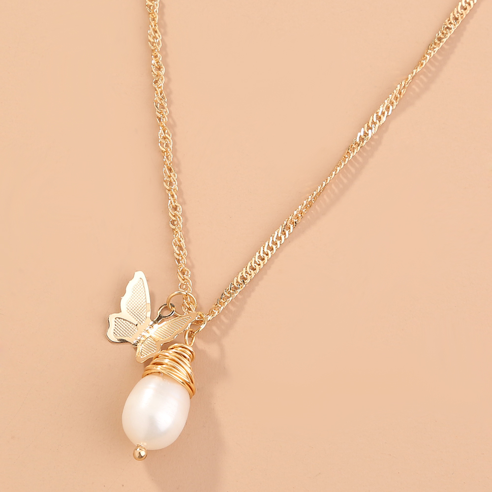 Mode Einfache Schmetterling Natürliche Perle Anhänger Legierung Schlüsselbein Kette Multi-schicht Metall Halskette display picture 3