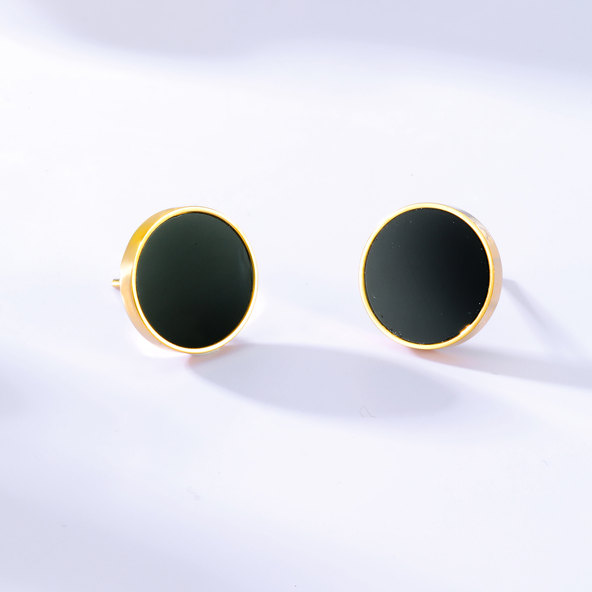 Fashion Black Round Steel Electroplated 18k Golden Ear Studs Earrings display picture 1