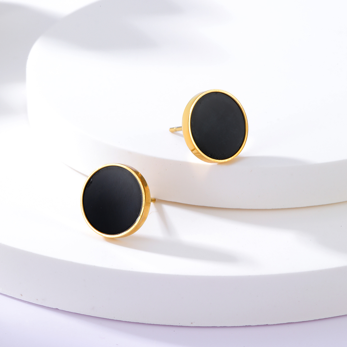Fashion Black Round Steel Electroplated 18k Golden Ear Studs Earrings display picture 2