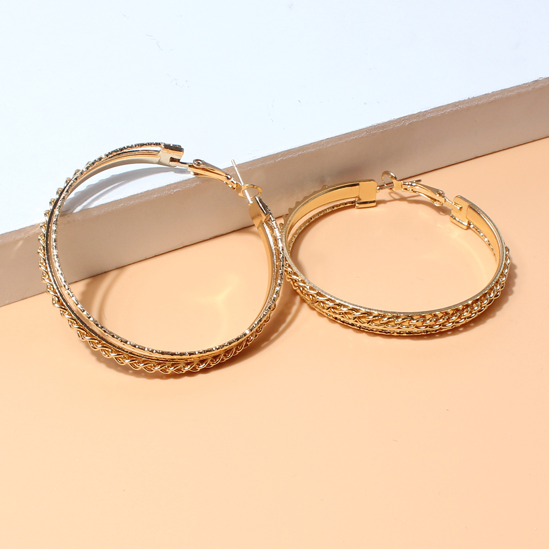 Fashion Retro Geometric Round Golden Alloy Ear Hoop Earrings display picture 3