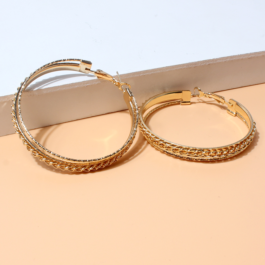 Fashion Retro Geometric Round Golden Alloy Ear Hoop Earrings display picture 4