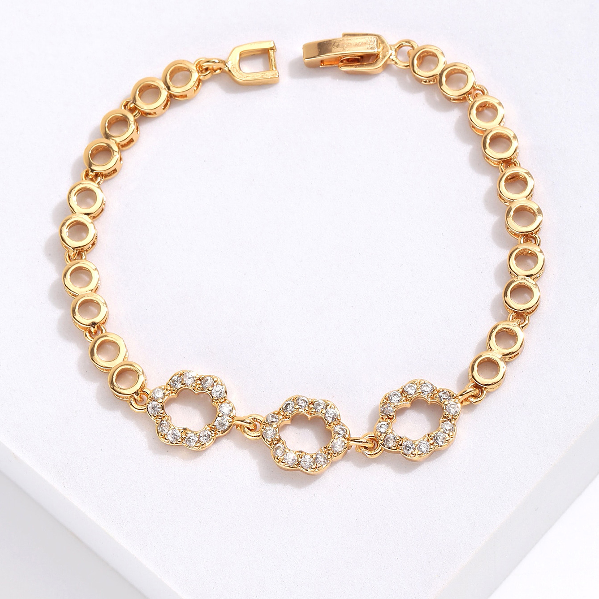 Fashion Simple Copper Electroplated 18k Gold Inlaid Zircon Flower Bracelet display picture 3
