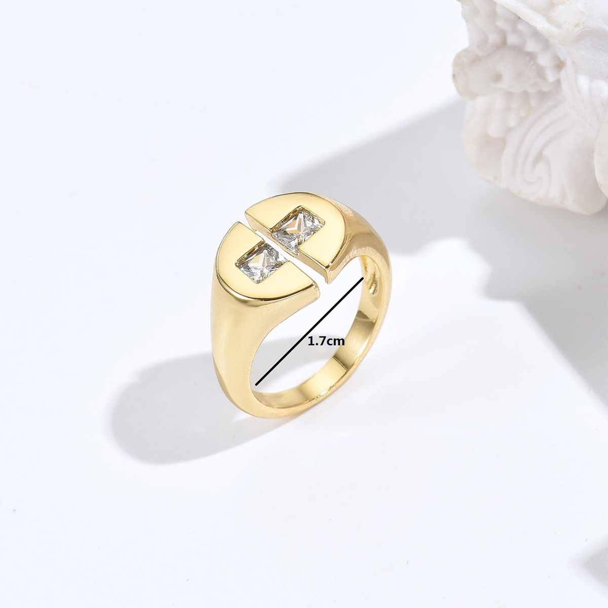 Simple Fashion Golden  Adjustable Copper Inlaid Zircon Open-end Ring display picture 3
