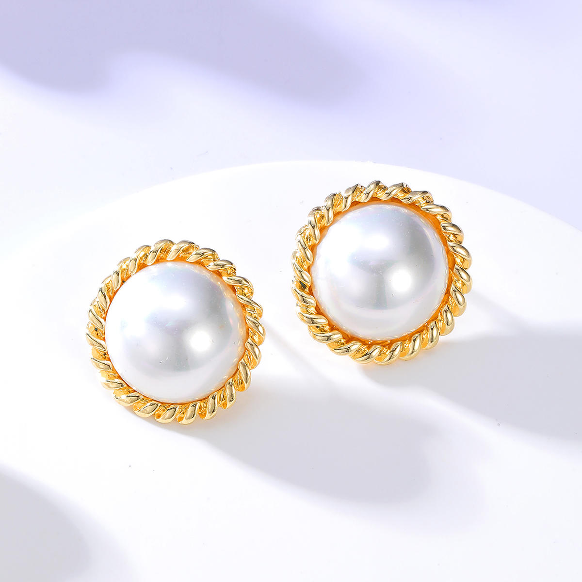 Fashion Round Pearl Alloy Electroplated 18k Geometric Earrings display picture 2