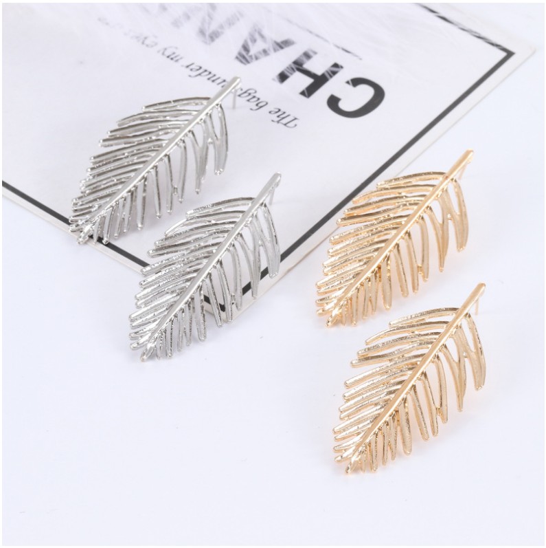 Fashion Alloy Hollow Leaf Shaped Alloy Stud Earrings display picture 1