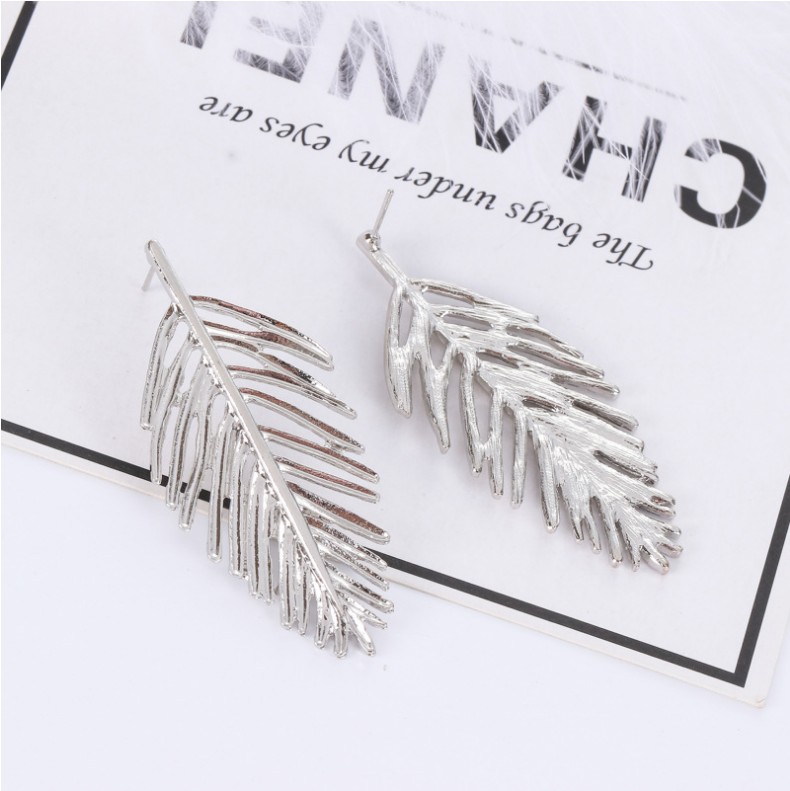 Fashion Alloy Hollow Leaf Shaped Alloy Stud Earrings display picture 5