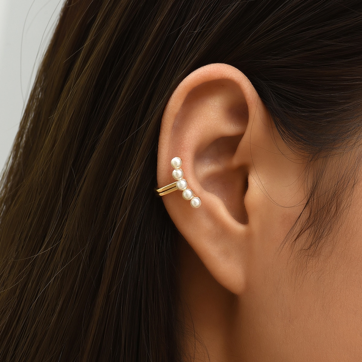 Fashion Creative Simple Copper Electroplated 18k Gold Inlaid Pearl Ear Bone Clip display picture 1