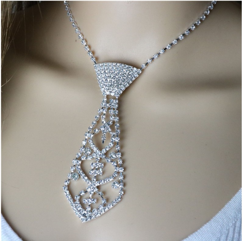 Fashion Bridal Inlay Full Rhinestone Tie Shaped Necklace Claw Chain display picture 1