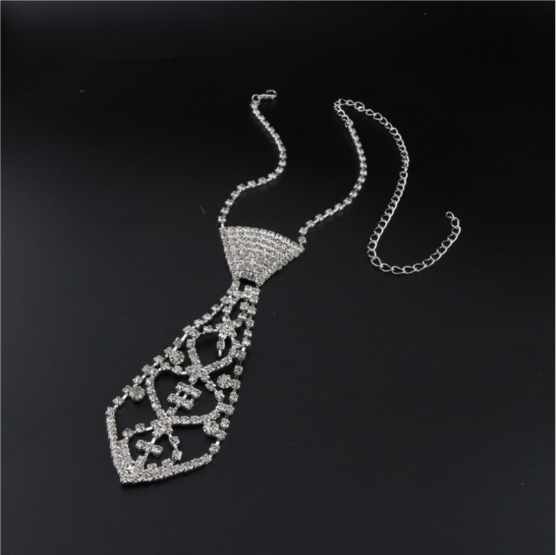 Fashion Bridal Inlay Full Rhinestone Tie Shaped Necklace Claw Chain display picture 3