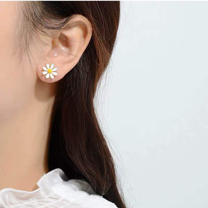Fashion Alloy Girl Cute Sweet Flowers Little Daisy Ear Studs display picture 1