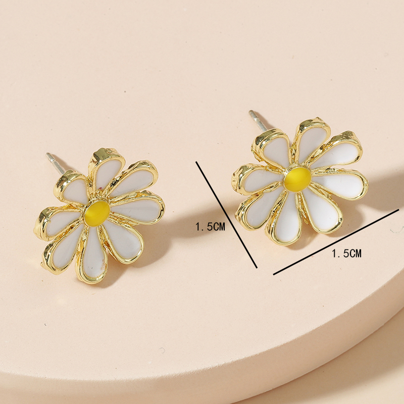 Fashion Alloy Girl Cute Sweet Flowers Little Daisy Ear Studs display picture 4