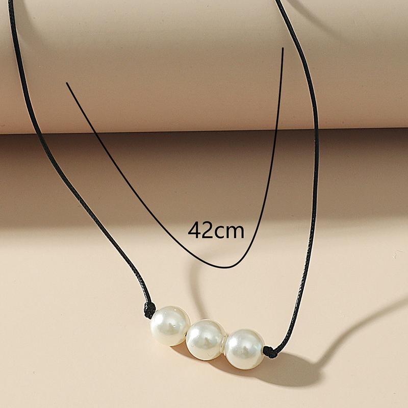 Einfache Mode Leder Seil Gewebt Drei Perle Halskette display picture 6