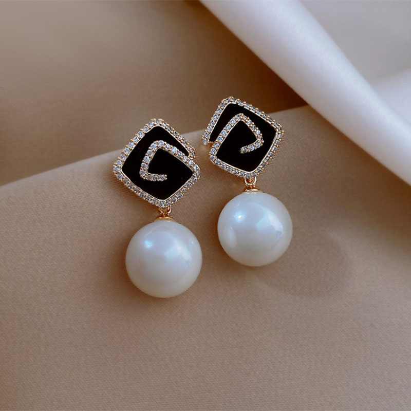 Fashion Pearl Rhombus New Black Micro-inlaid  Alloy Earrings display picture 2
