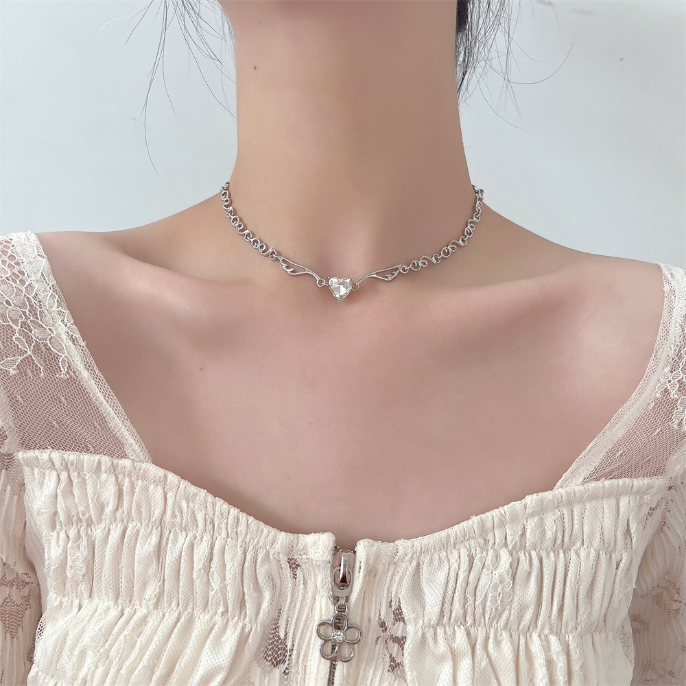 Moda Alas De Angel Forma De Corazón Aleación Diamantes De Imitación Artificiales Mujeres Collar display picture 1