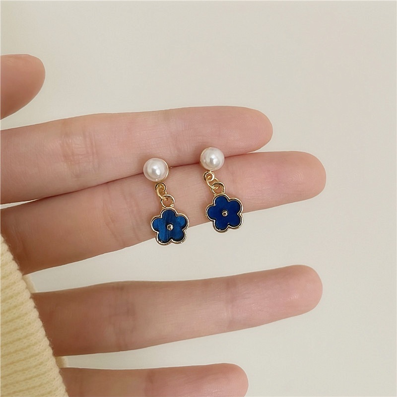 Cute Exquisite Blue Little Flower Pearl Pendant Small Stud Earrings Girl display picture 3