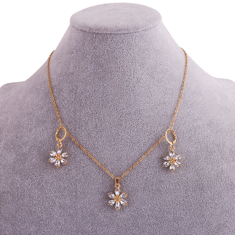 Fashion Elegant Ornament Crystal Flowers Shape Earrings And Necklace Set display picture 1