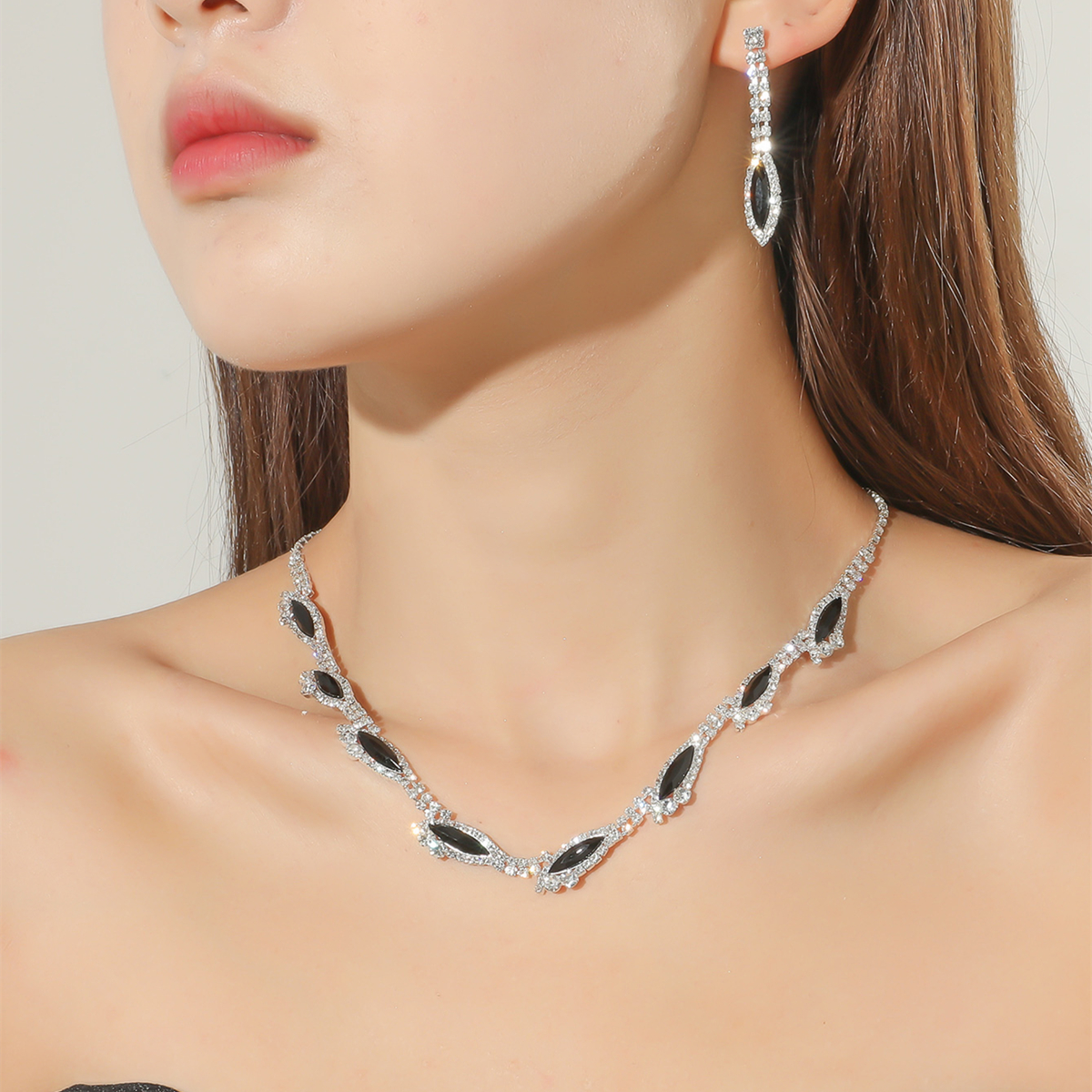 Conjunto De Pendientes De Collar De Gema De Cristal Negro De Diamante De Moda Para Mujer display picture 1