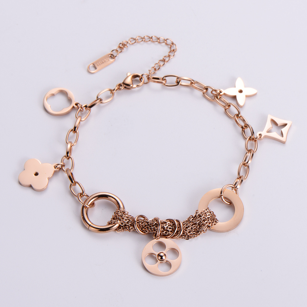 Fashion Clover Shaped Bracelet Female Titanium Steel Simple Women's Gift display picture 2