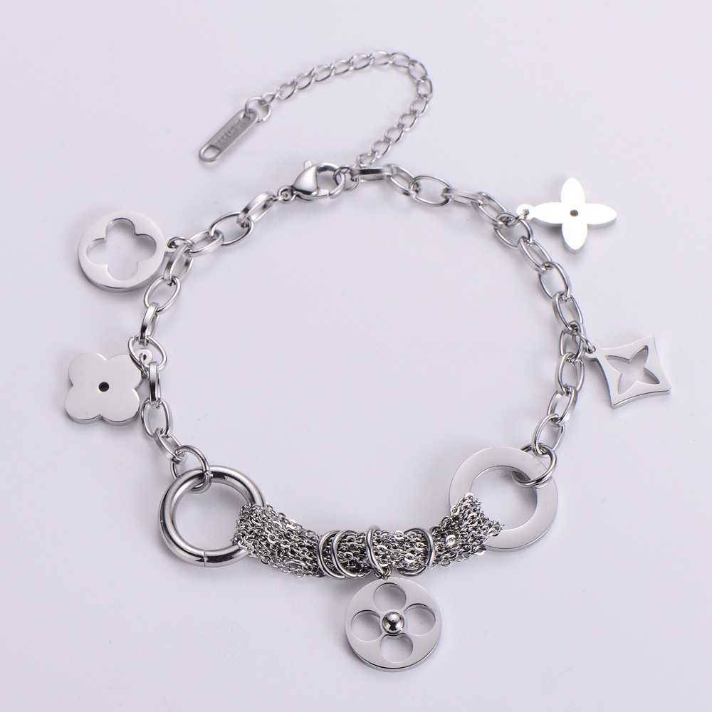 Fashion Clover Shaped Bracelet Female Titanium Steel Simple Women's Gift display picture 3