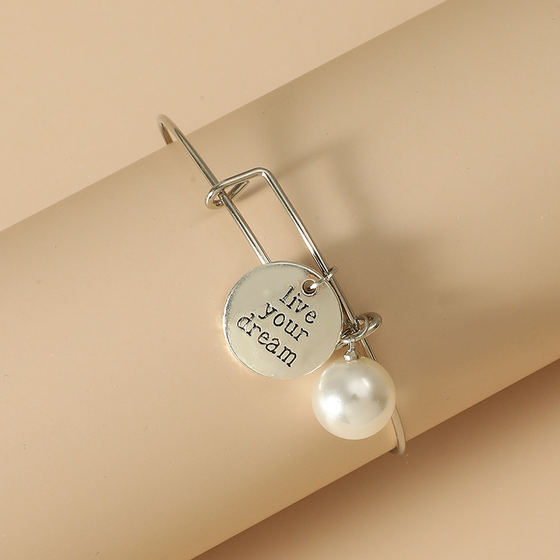 Fashion Original Simple Letter Tag Round Pearl Alloy Bracelet display picture 1