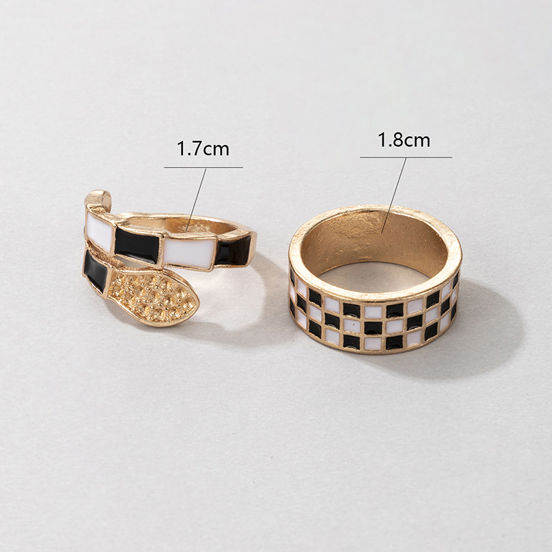 Simple Black White Square Snake-shaped Dripping Oil Ring Two-piece Set display picture 1