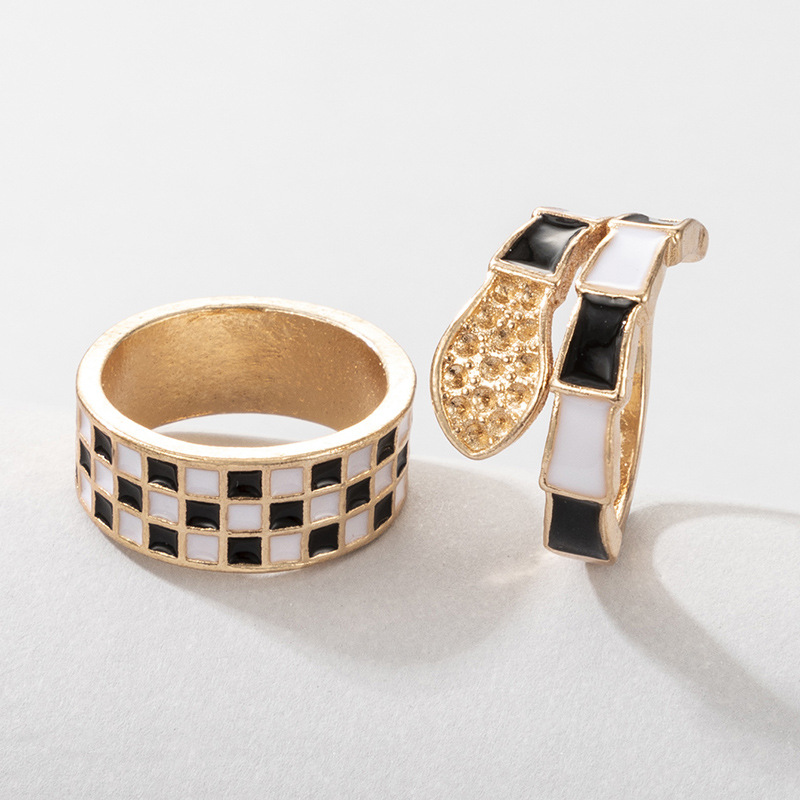 Simple Black White Square Snake-shaped Dripping Oil Ring Two-piece Set display picture 2
