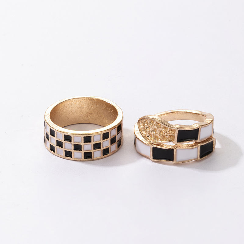 Simple Black White Square Snake-shaped Dripping Oil Ring Two-piece Set display picture 4