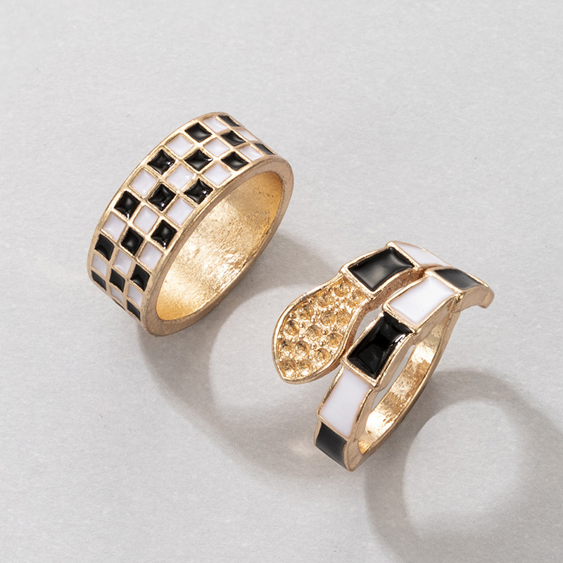 Simple Black White Square Snake-shaped Dripping Oil Ring Two-piece Set display picture 6