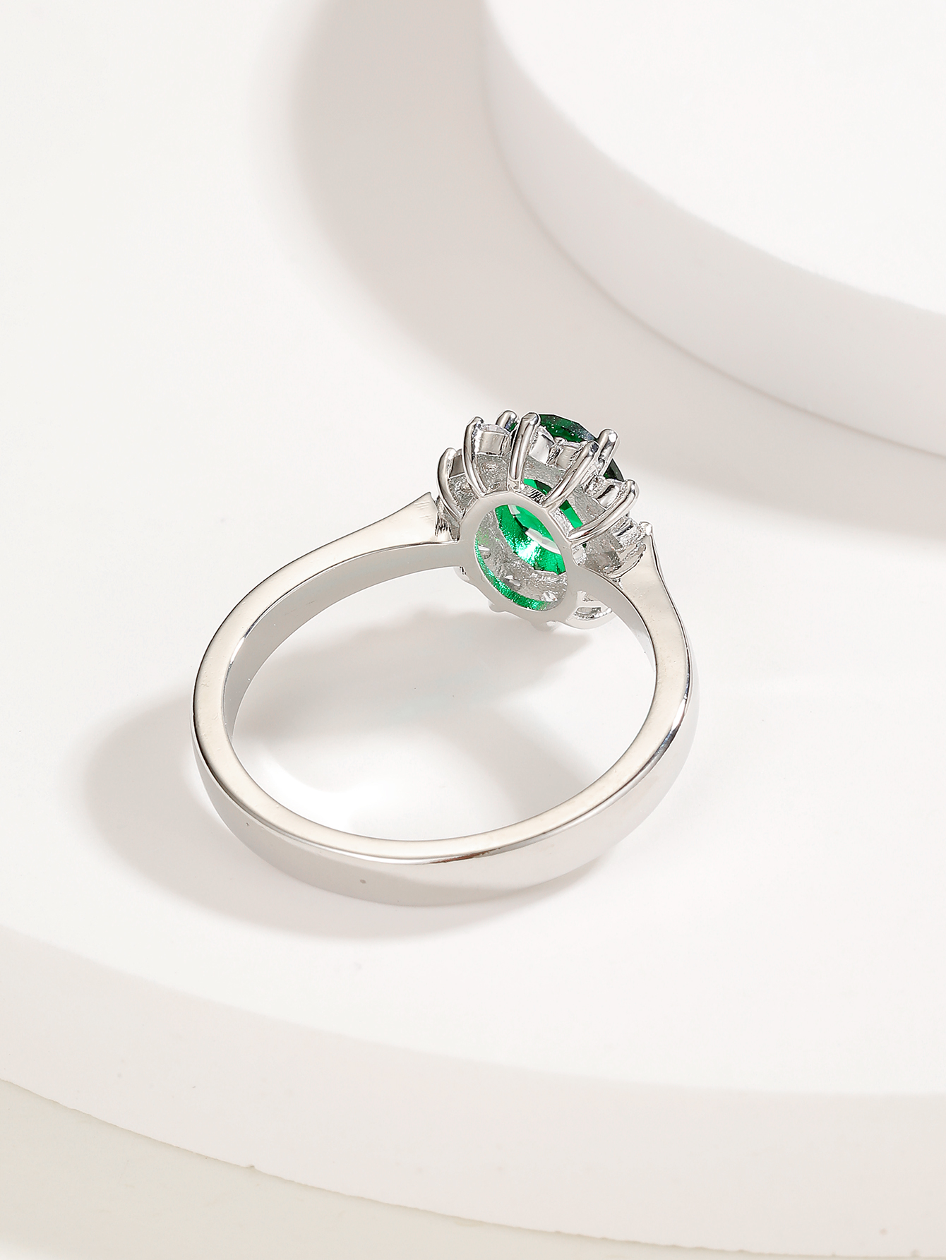 New Fashion Simple Green Copper Electroplated 18k White Gold Color Zircon Ring display picture 2