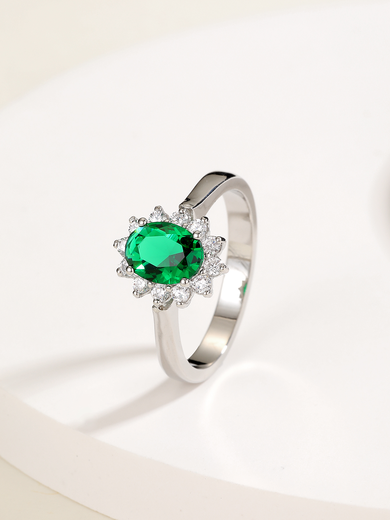 New Fashion Simple Green Copper Electroplated 18k White Gold Color Zircon Ring display picture 4