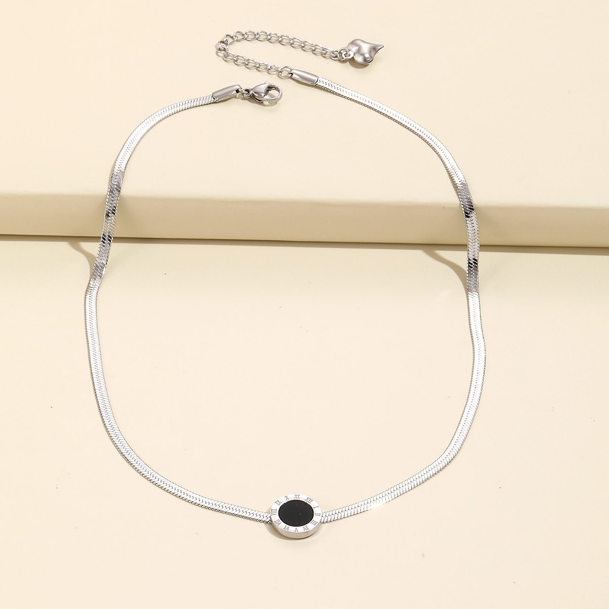 Stainless Steel Fashion Ornament Blade Chain Stainless Steel Numeral Necklace display picture 1