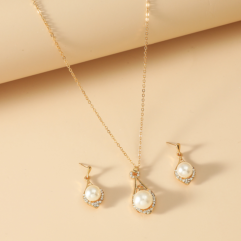 Fashion Inlay Rhinestone Set Pearl Diamond Set Necklace Ear Stud display picture 4