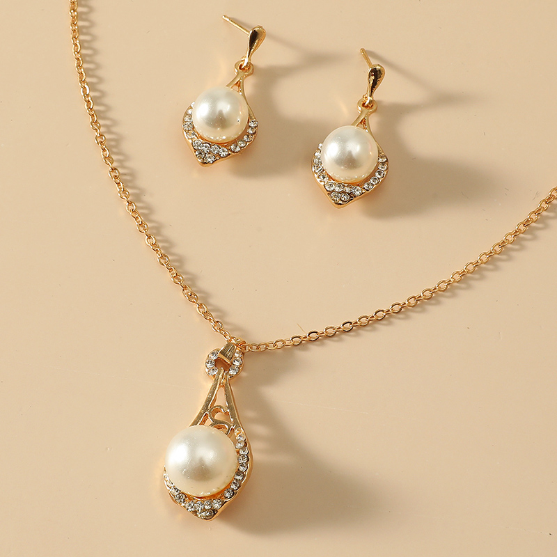 Fashion Inlay Rhinestone Set Pearl Diamond Set Necklace Ear Stud display picture 5