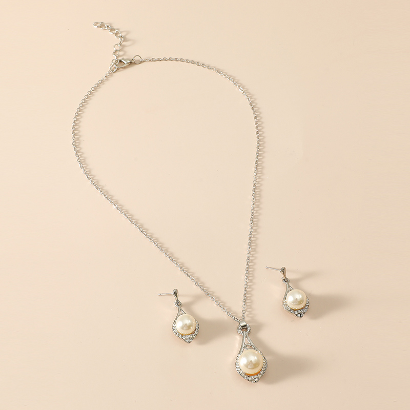 Fashion Inlay Rhinestone Set Pearl Diamond Set Necklace Ear Stud display picture 6