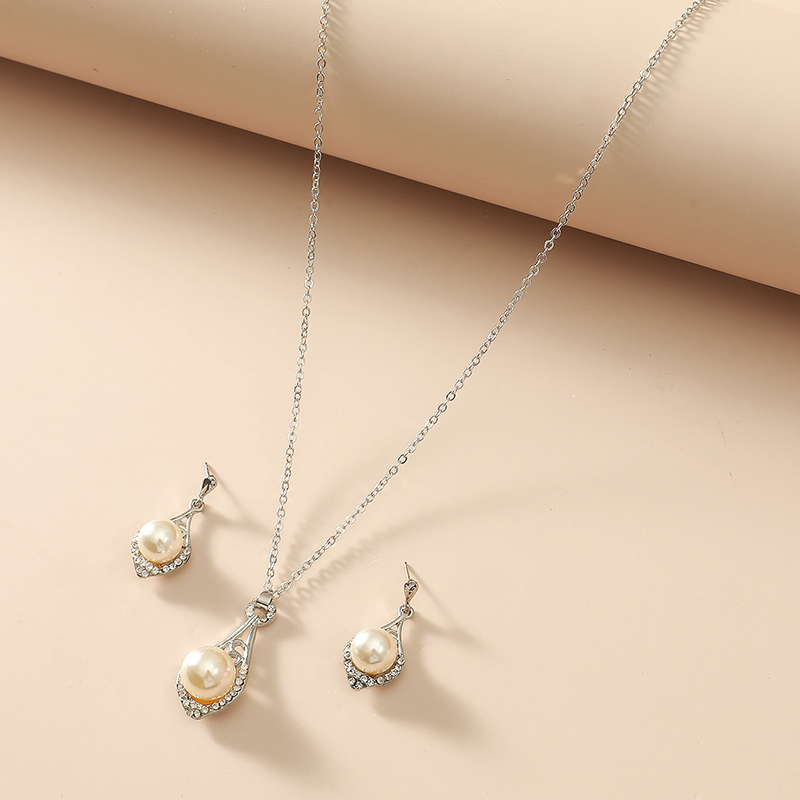 Fashion Inlay Rhinestone Set Pearl Diamond Set Necklace Ear Stud display picture 7