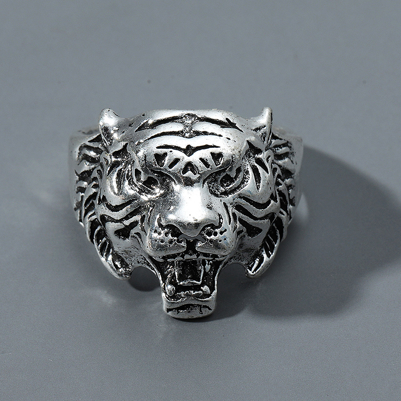 Retro Three-dimensional Ancient Silver Animal King Tiger Head Shaped Ring display picture 1