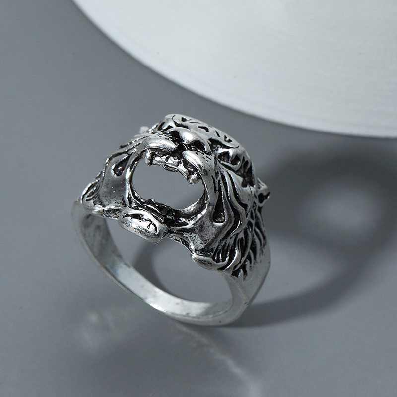 Retro Three-dimensional Ancient Silver Animal King Tiger Head Shaped Ring display picture 3
