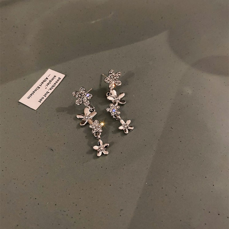 Mode Diamant-embedded Blumen Geformt Neue Legierung Ohrringe display picture 7