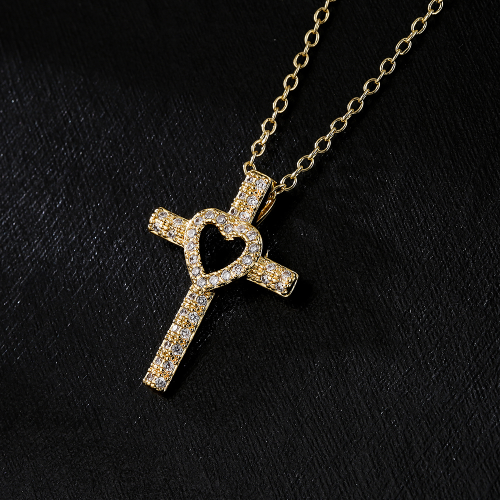Fashion Copper 18k Gold Heart-shaped Zircon Cross Pendant Necklace display picture 1